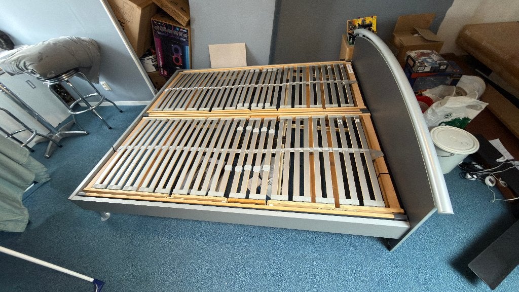 Bed 180x210 met 2 elektrische lattenbodems + nachtkastjes, Ophalen, 210 cm, Tweepersoons, 180 cm