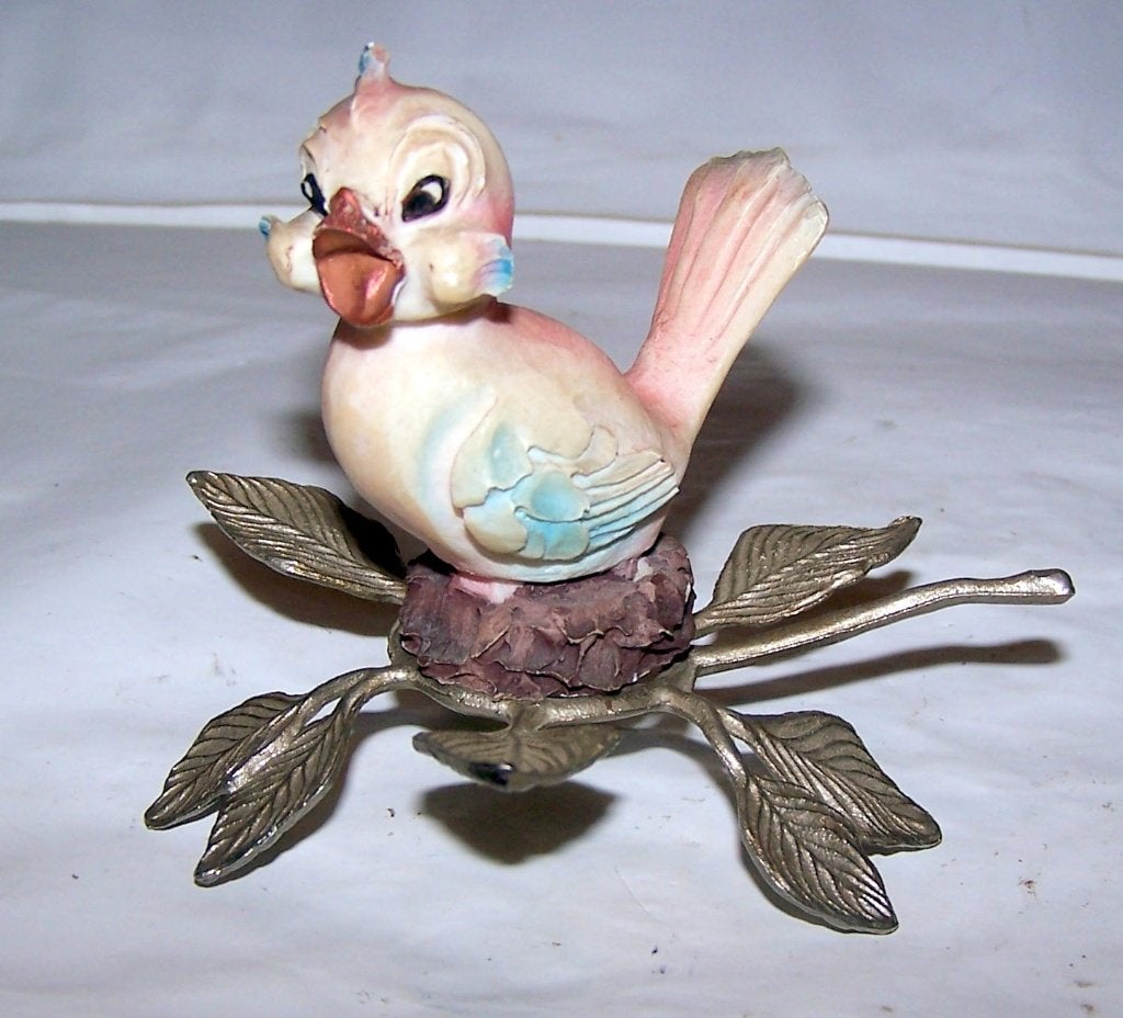 Vintage Capodimonte porseleinen vogelbeeldje op metalen voet, Antiek en Kunst, Ophalen of Verzenden