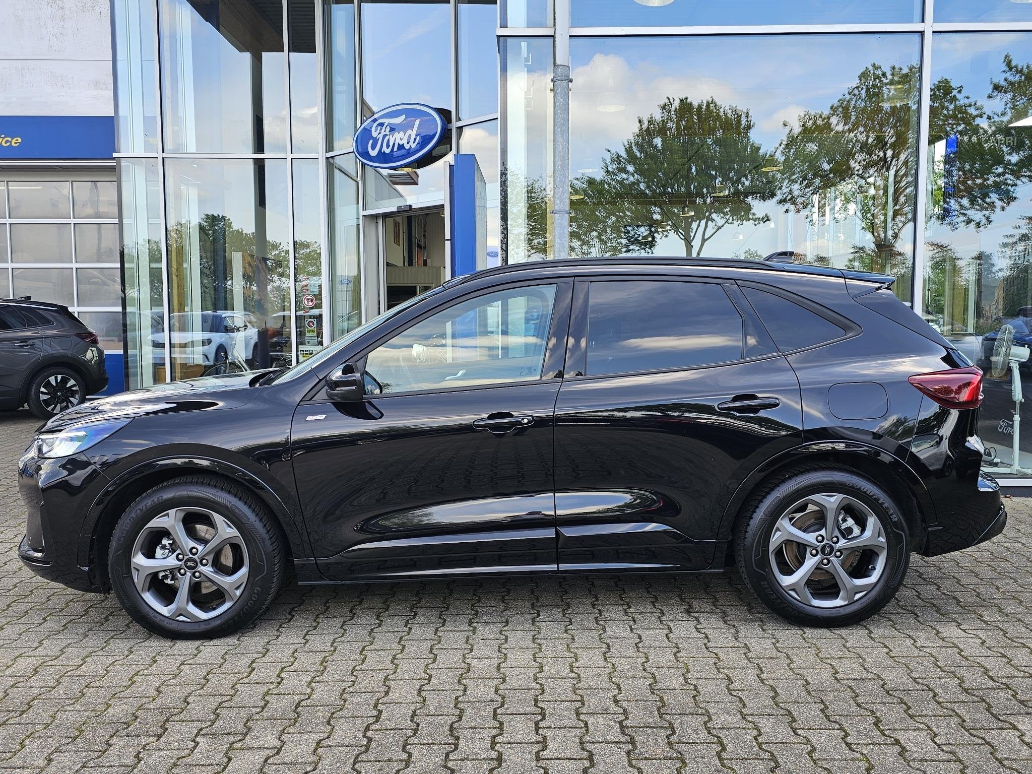 Ford Kuga 2.5 FHEV ST-Line | 190pk | Winterpack | Achteruitr, Stof, Gebruikt, 1589 kg, Zwart