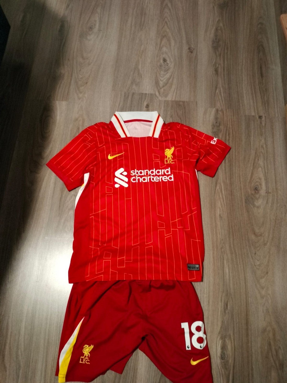 Liverpool Gakpo 18 Thuisshirt en Broekje maat M, Maat XS of kleiner, Ophalen, Gebruikt, Shirt
