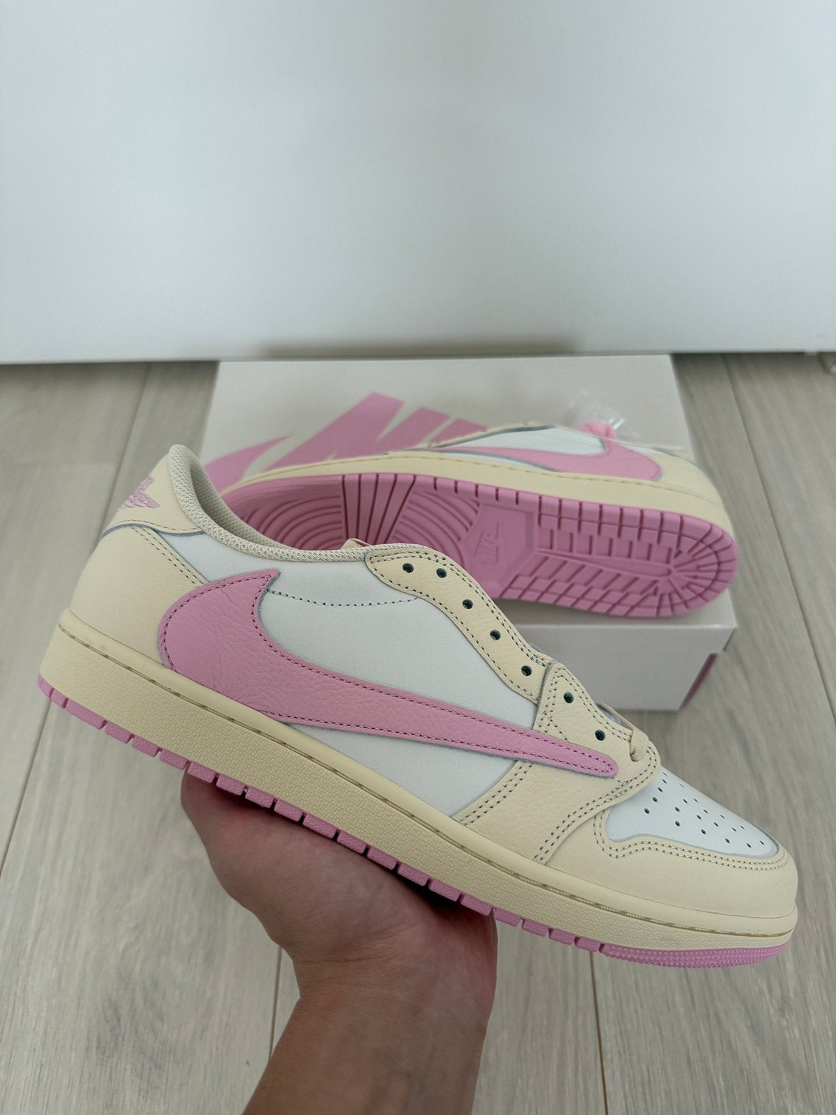 Travis Scott Jordan 1 Low Shy Pink maat 45, Overige kleuren, Nieuw, Ophalen of Verzenden, Sneakers of Gympen