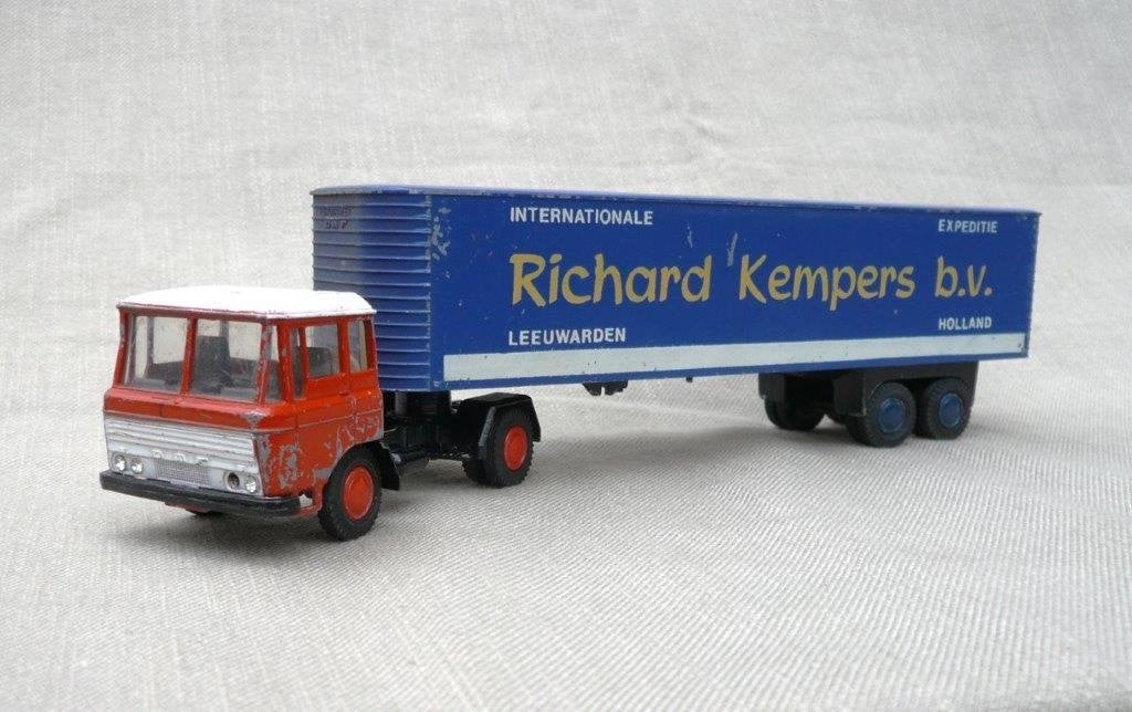 Lion Daf 2600 + opl richard kempers leeuwarden restau/onderd, Ophalen of Verzenden, Gebruikt, Bus of Vrachtwagen, Lion Toys