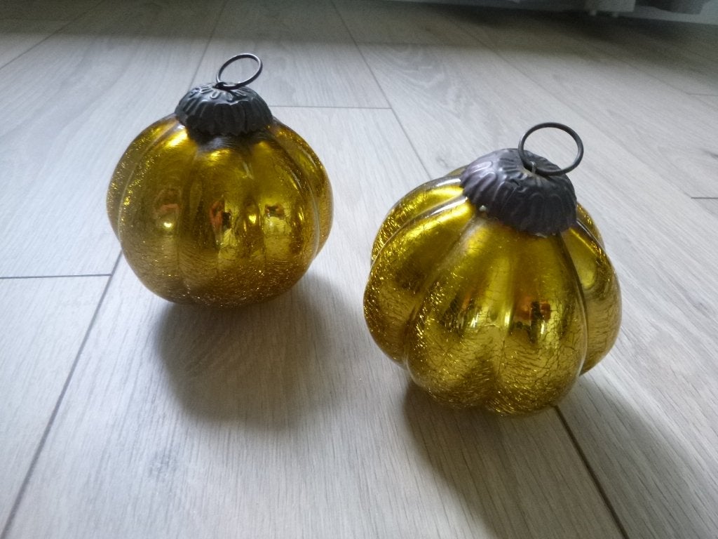 2x vintage glazen pompoen vorm. ornamenten 12cm,geel/goud, Ophalen of Verzenden, Zo goed als nieuw, Glas, Vintage