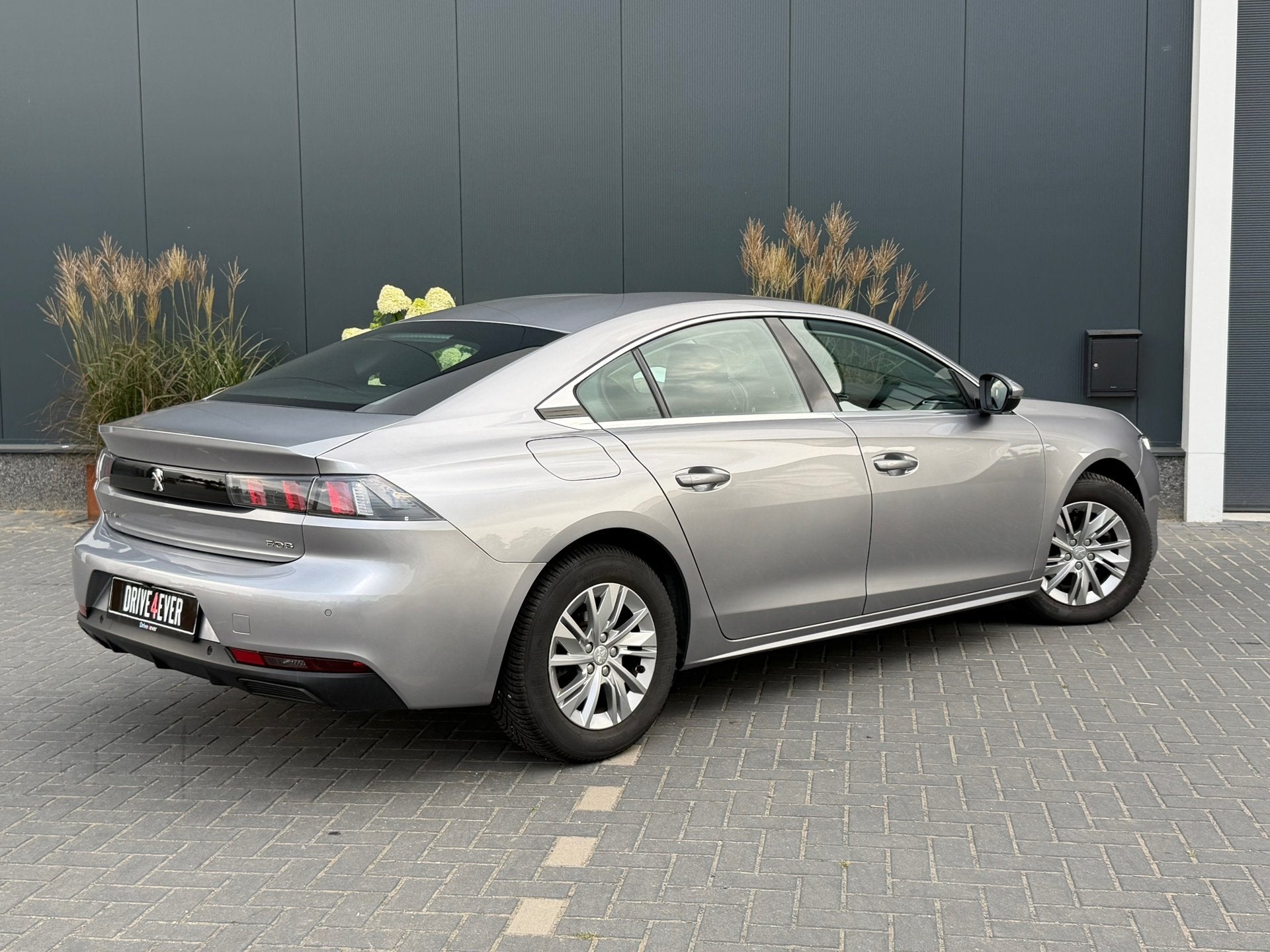 Peugeot 508 1.2 PureTech Allure m22 NAVI|CAMERA|CLIMATE|SPOR, Stof, Gebruikt, Zwart, 1199 cc