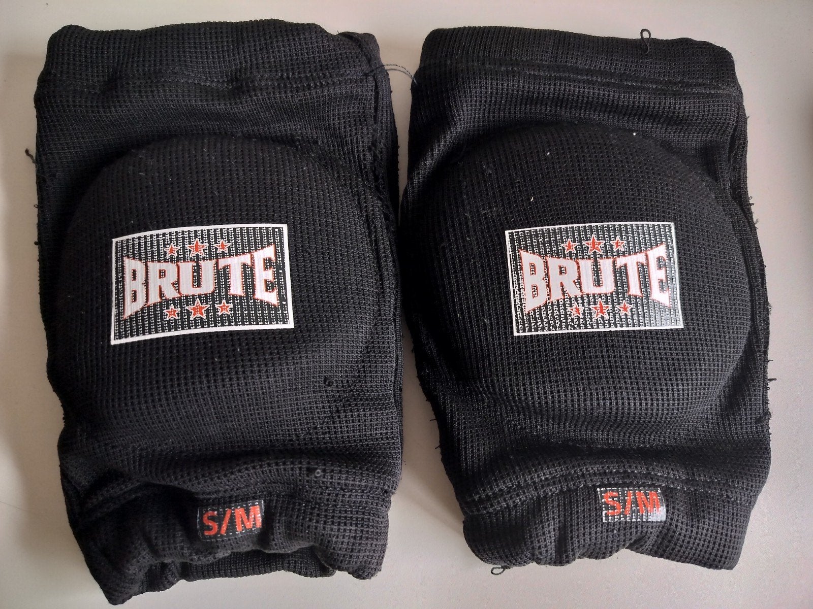 Brute Vechtsport Kniebeschermers S/M, Sport en Fitness, Vechtsporten en Zelfverdediging, Ophalen