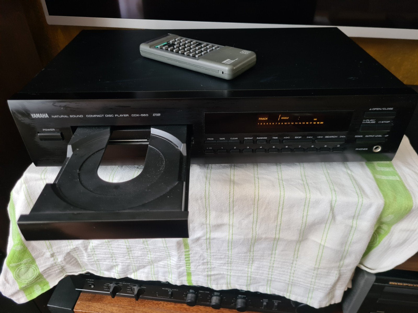 Yamaha CDX 560 met remote, Ophalen, Zo goed als nieuw, Overige merken