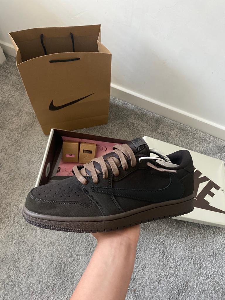 Travis Scott Velvet Brown, Kleding | Heren, Schoenen, Ophalen of Verzenden, Nieuw, Bruin