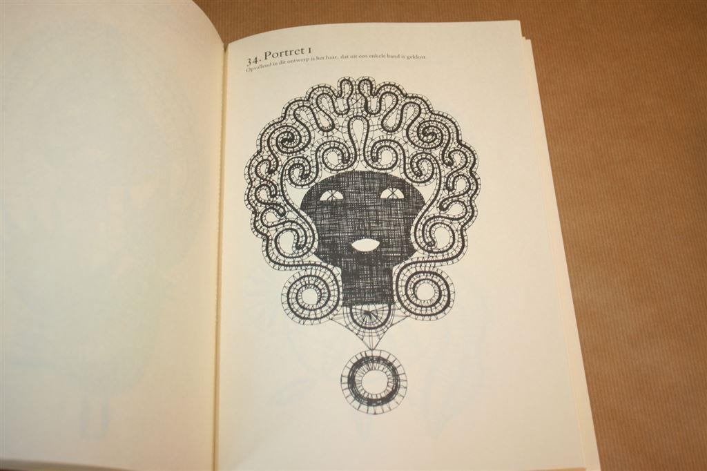 Boheemse kant - Vera Leva-Skrovanova [patronenboek], Ophalen of Verzenden, Gelezen, Overige onderwerpen