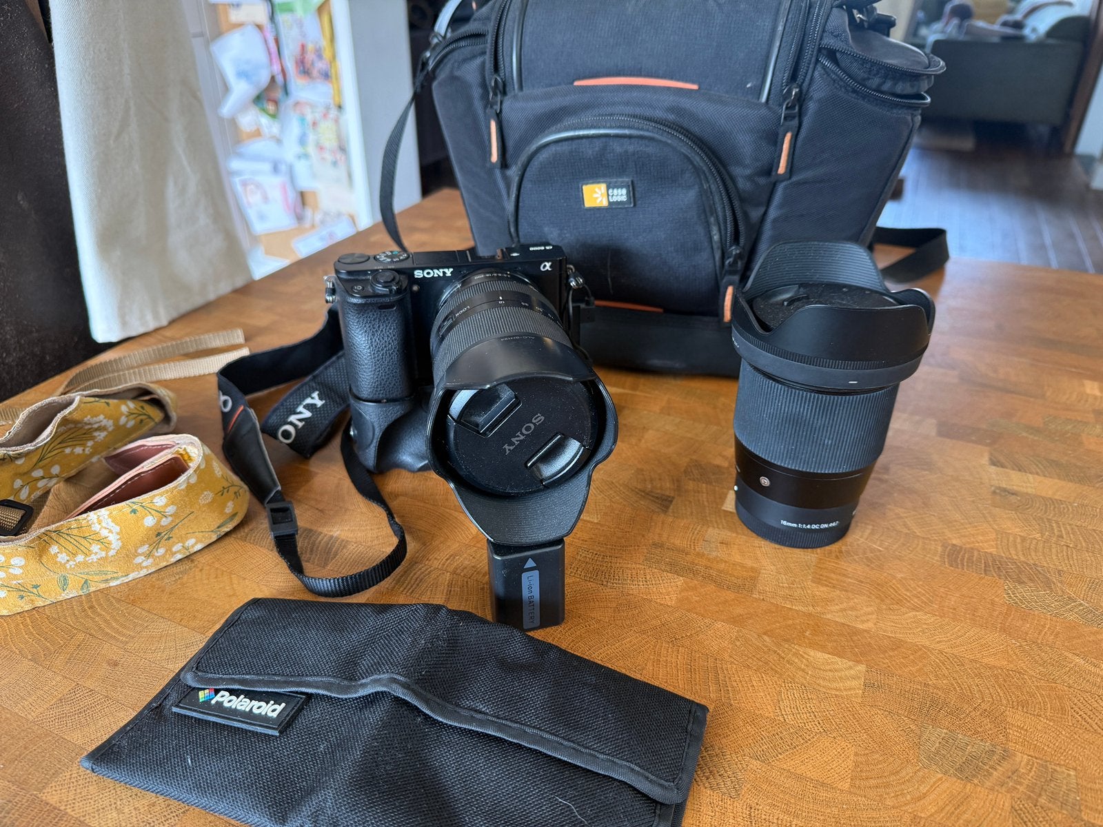 Sony a6000 met 18-200 en sigma 16mm 1:1.4, Ophalen of Verzenden, Zo goed als nieuw