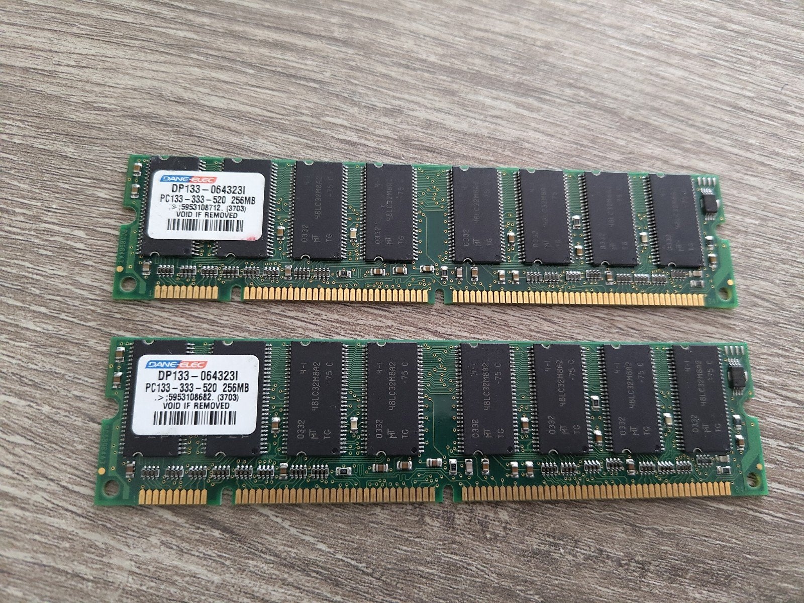 2x Dane Elec 256MB PC133 SDRAM CL3 Micron chips, Computers en Software, RAM geheugen, Overige soorten, Ophalen of Verzenden, Desktop
