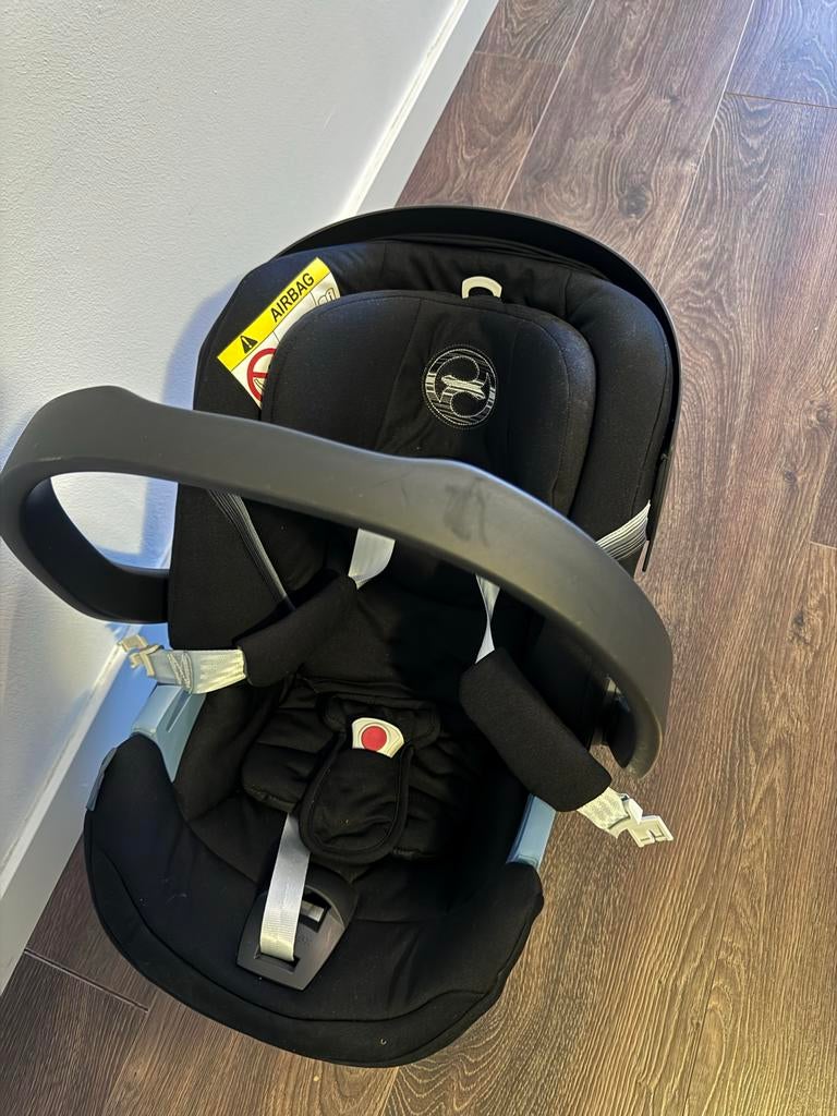 Cybex Aton 5 autostoel met Isofix base, Slaapstand, Zo goed als nieuw, Isofix, 0 t/m 13 kg