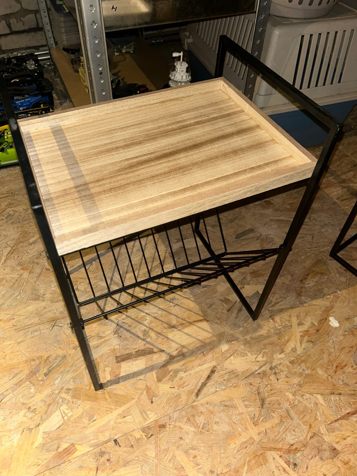 Bijzettafel met houten blad en metalen frame, 55 tot 75 cm, Zo goed als nieuw, Rechthoekig, Hout