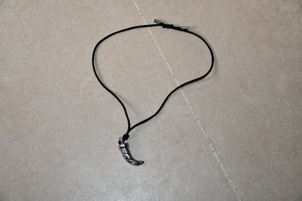 Metalen hoorntje aan satijnen touwtje, Ophalen of Verzenden, Nieuw, Zilver, Overige materialen
