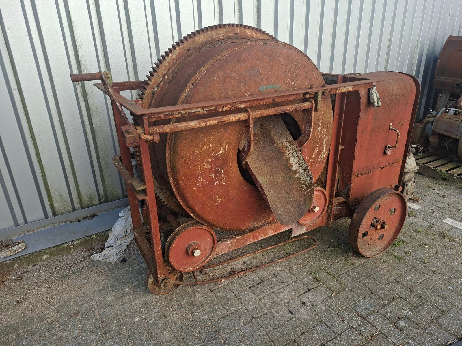 Antieke betonmolen, Ophalen, Gebruikt