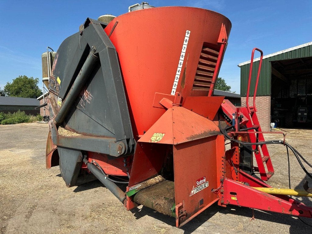 Triolet voermengwagen 12m3 met snijraam, Ophalen