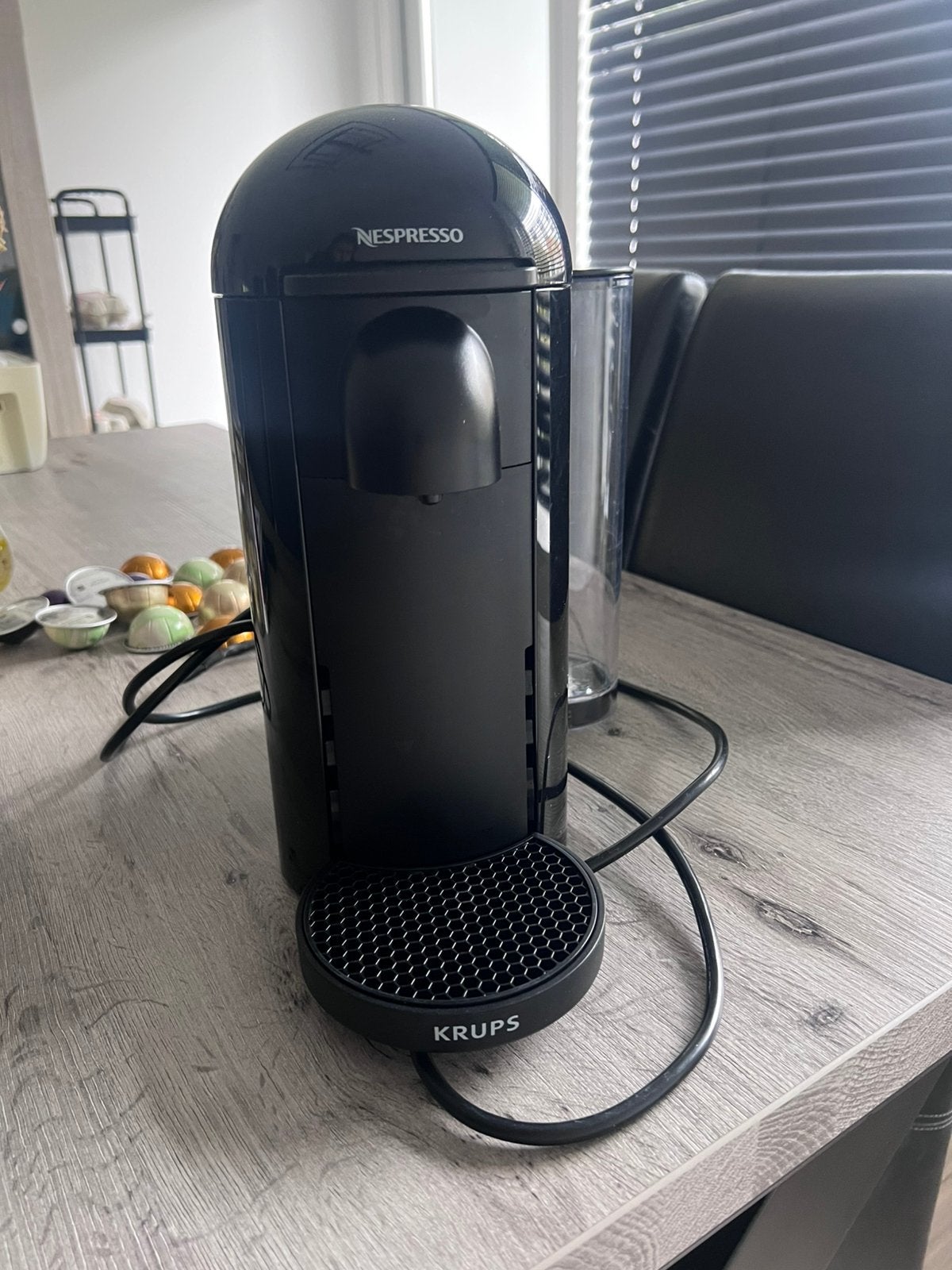 Krups Nespresso Vertuo Plus Coffee Machine + Capsules, Ophalen, Zo goed als nieuw, Espresso apparaat