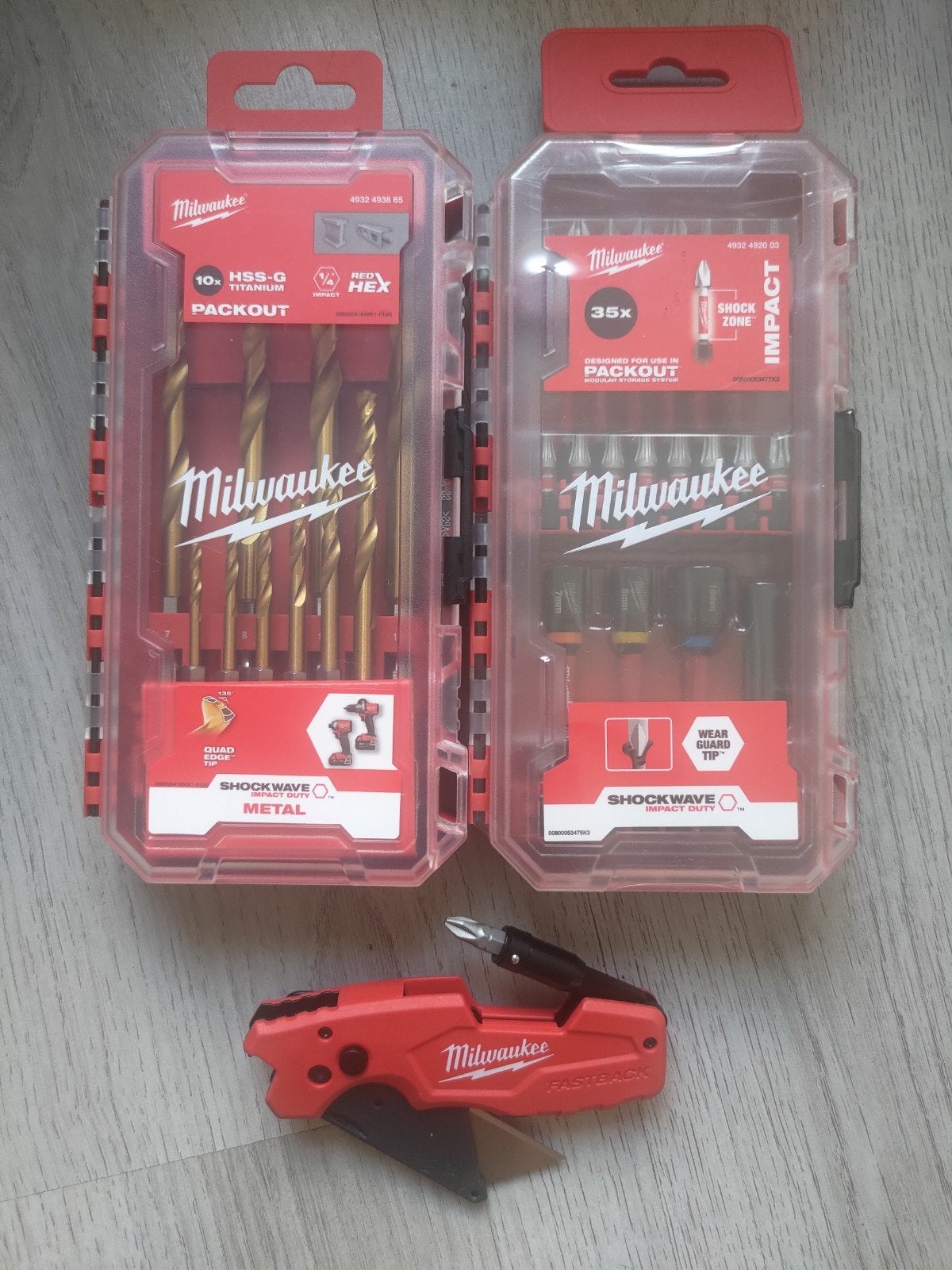 Milwaukee Boor- en Bitset met Fastback Mes, Doe-het-zelf en Verbouw, Gereedschap | Handgereedschap, Ophalen of Verzenden, Nieuw