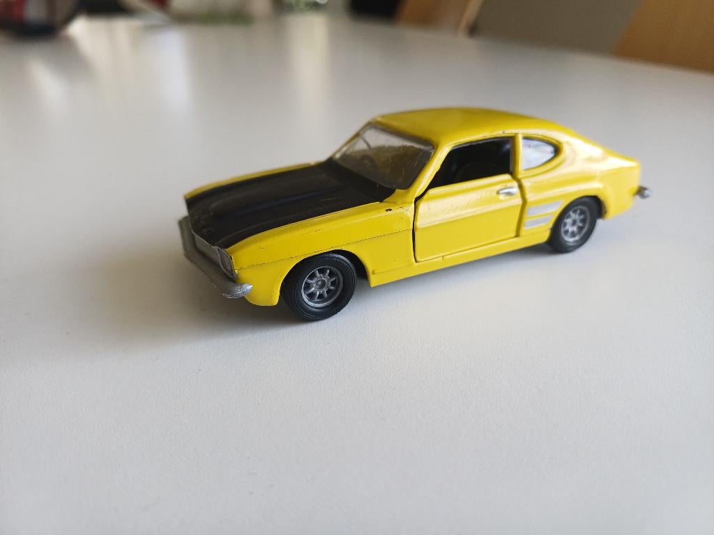 Corgi ford capri 1/43 model in gebruikt staat, Hobby en Vrije tijd, Ophalen of Verzenden, Gebruikt, Auto, Corgi