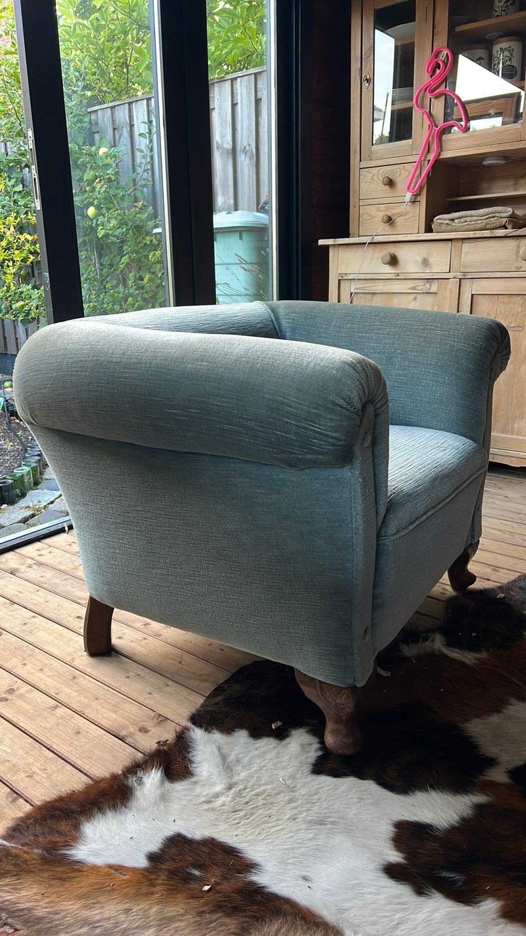 Retro fauteuil of clucfauteuil van lichtblauw velours, Ophalen, Gebruikt, 75 tot 100 cm, Stof