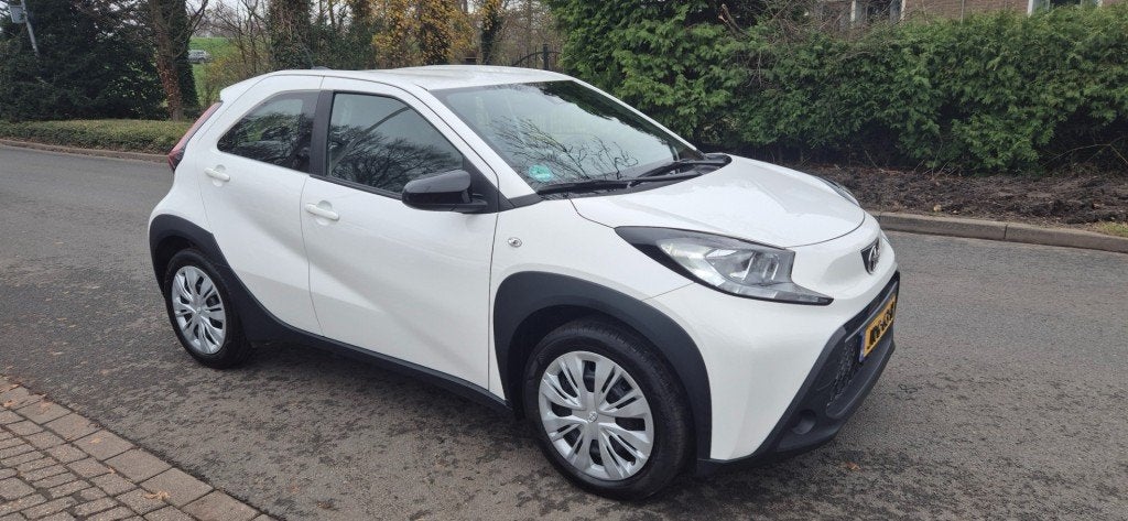 Toyota AYGO X 1.0 VVt-I MT Play*camera*apple/android*stoelve, Auto's, Navigatiesysteem, Gebruikt, 920 kg, Met garantie (alle)