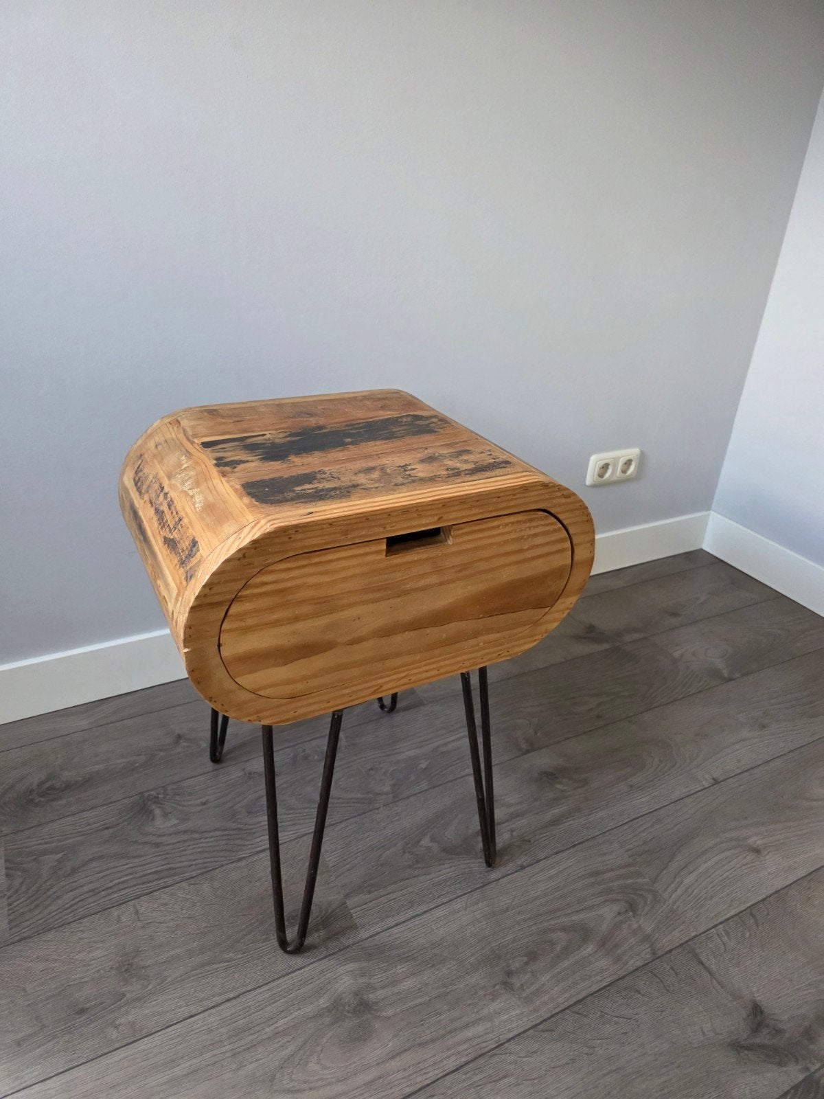 NIEUW! INTRATUIN DESIGN BIJZETTAFEL | NACHTKASTJE | HOUT DIK, Ophalen, Nieuw, Vierkant, Kersenhout