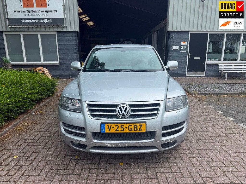Volkswagen TOUAREG 5.0 V10 ZILVER ‘05 AUT AC, Auto's, Bestelauto's, Automaat, Gebruikt, 4921 cc, Volkswagen