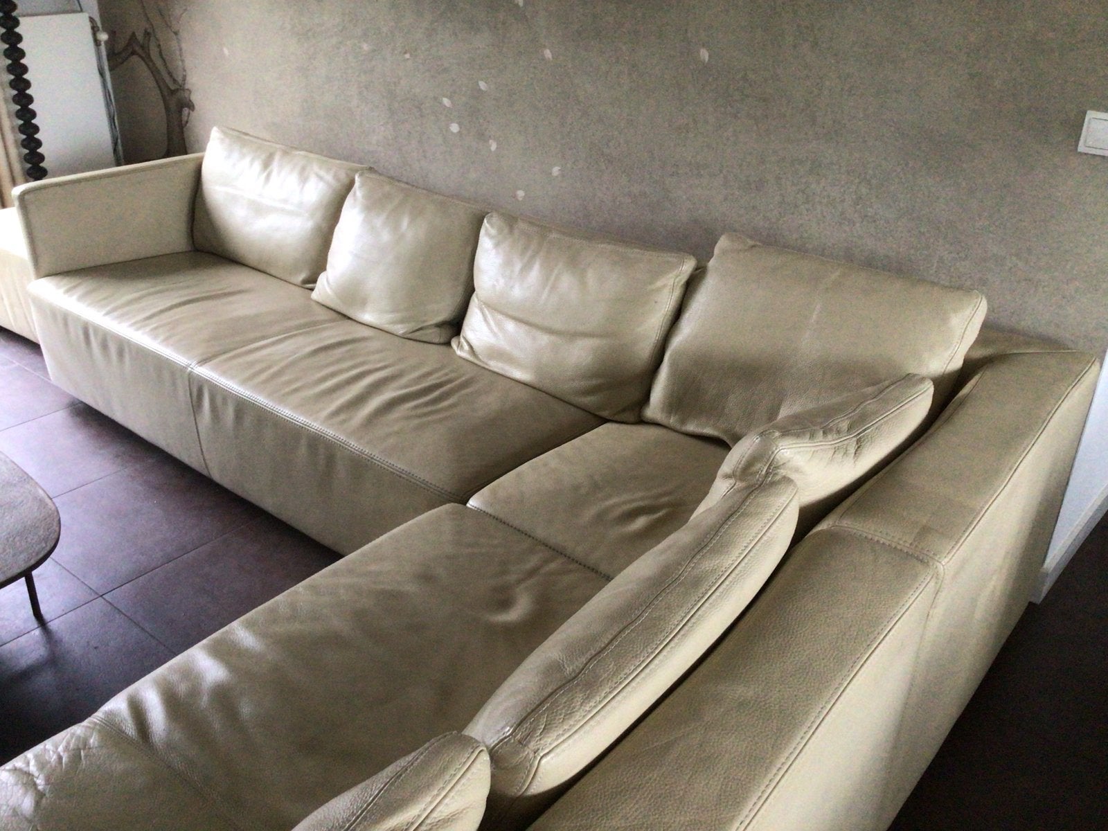 Leren hoekbank, crème kleurig, met hocker, Ophalen, 250 tot 300 cm, Gebruikt, 100 tot 125 cm