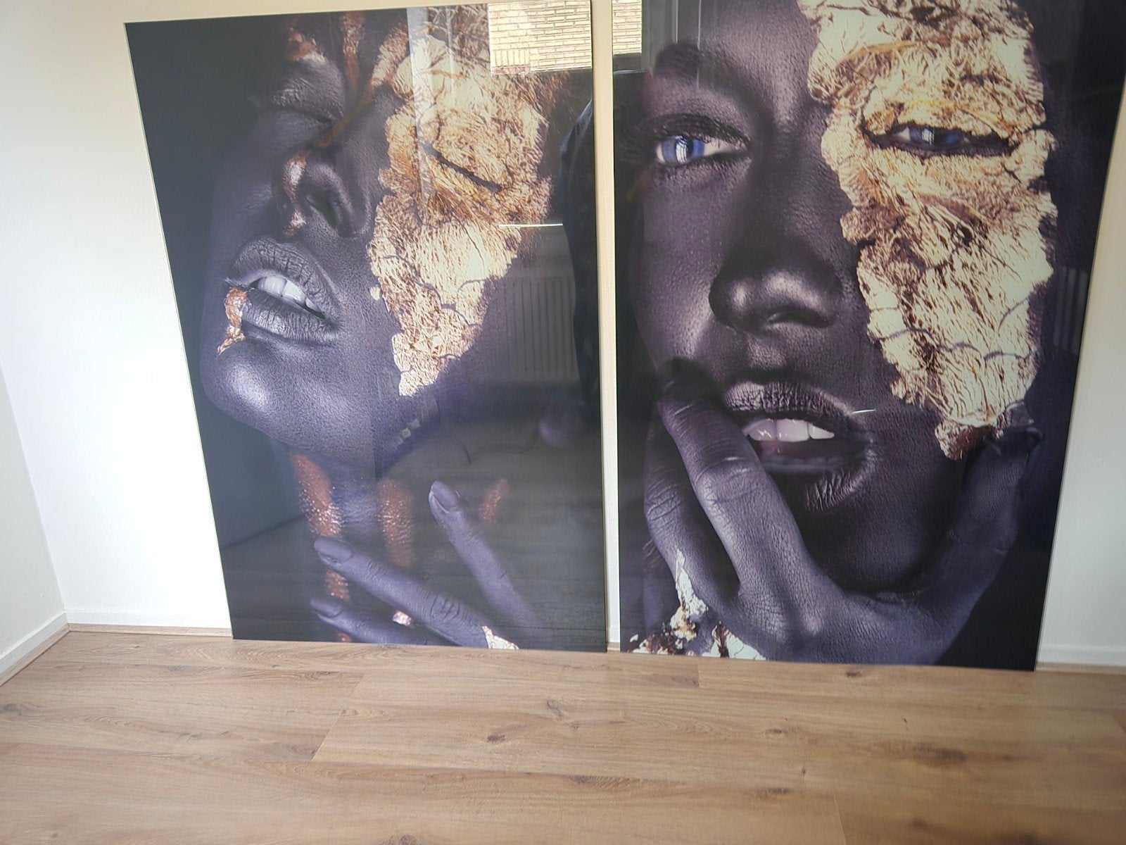 Modern glas schilderij: Vrouw met gouden accenten (2 stuks), Print, Overige materialen, Portret, Ophalen