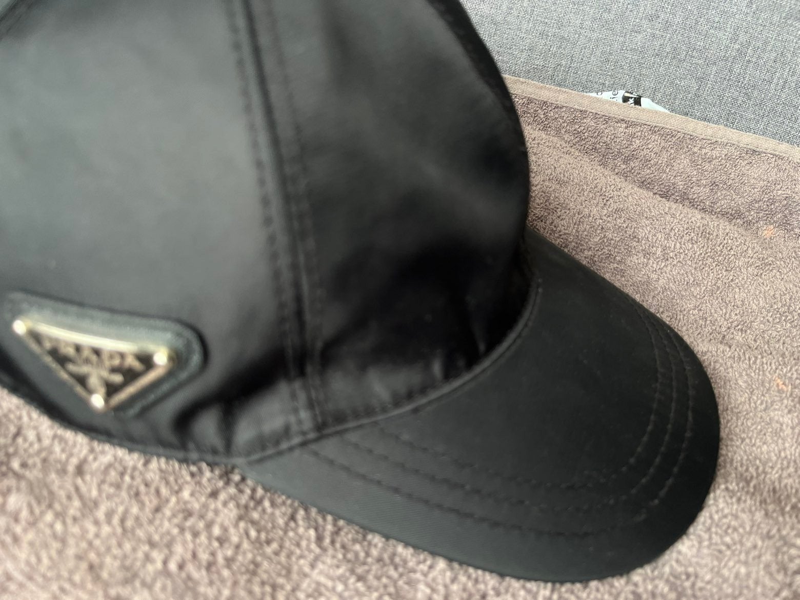Prada Pet Zwart - Stijlvolle Nylon Cap, Prada, Ophalen, Zo goed als nieuw, Pet