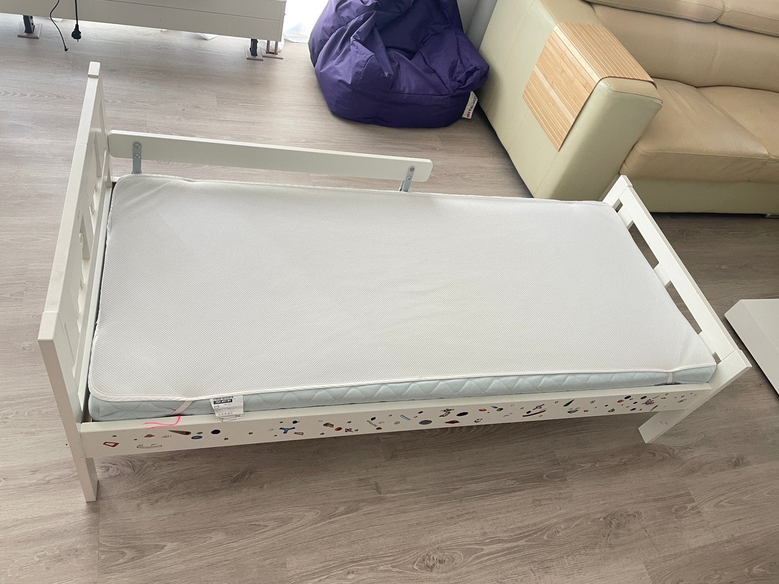 IKEA kinderbed wit 70x160, matras, beschermer en hoeslakens, Ophalen, Gebruikt, Wit, 190 cm of minder