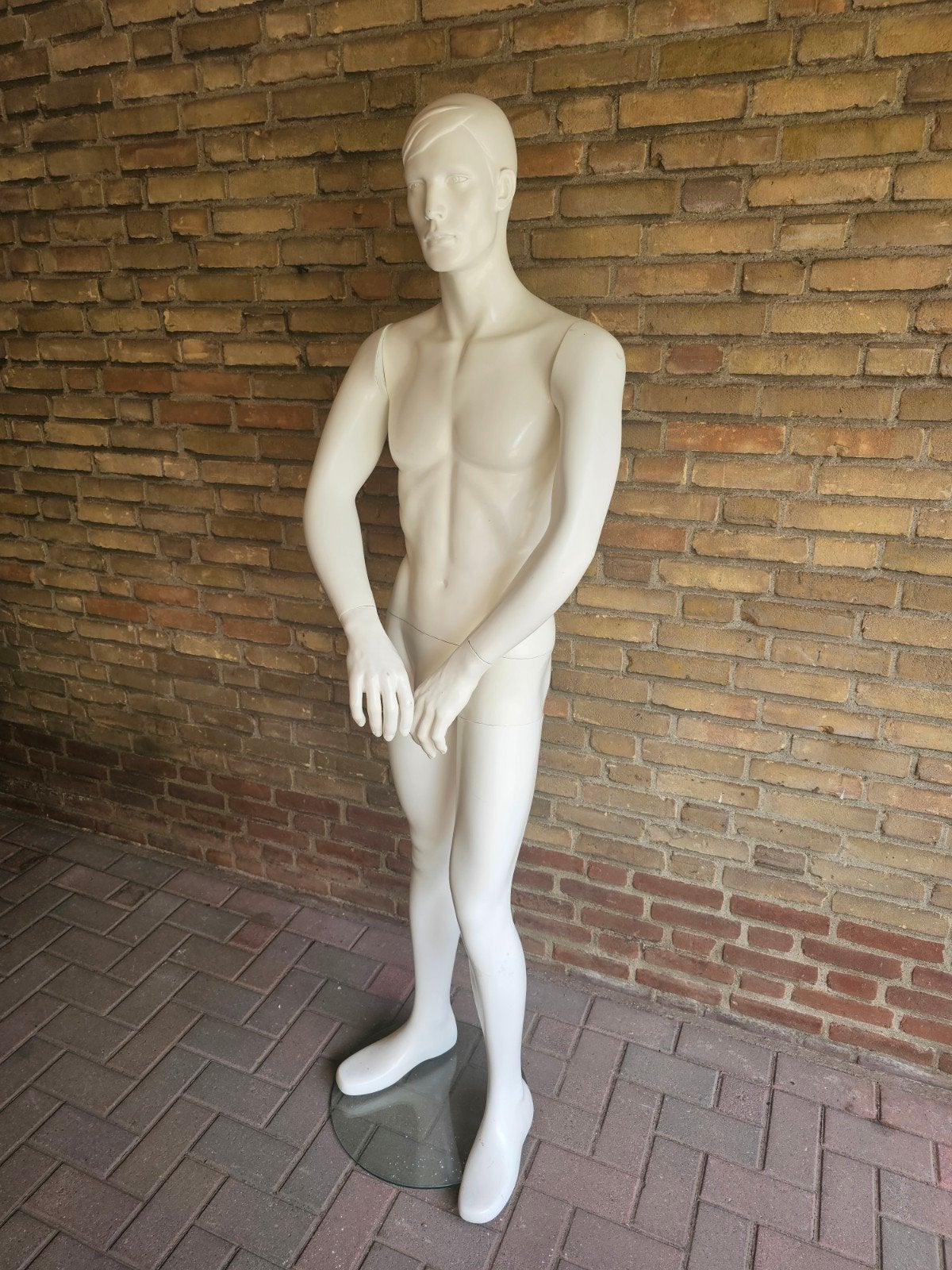 Mooie witte heren paspop, Ophalen