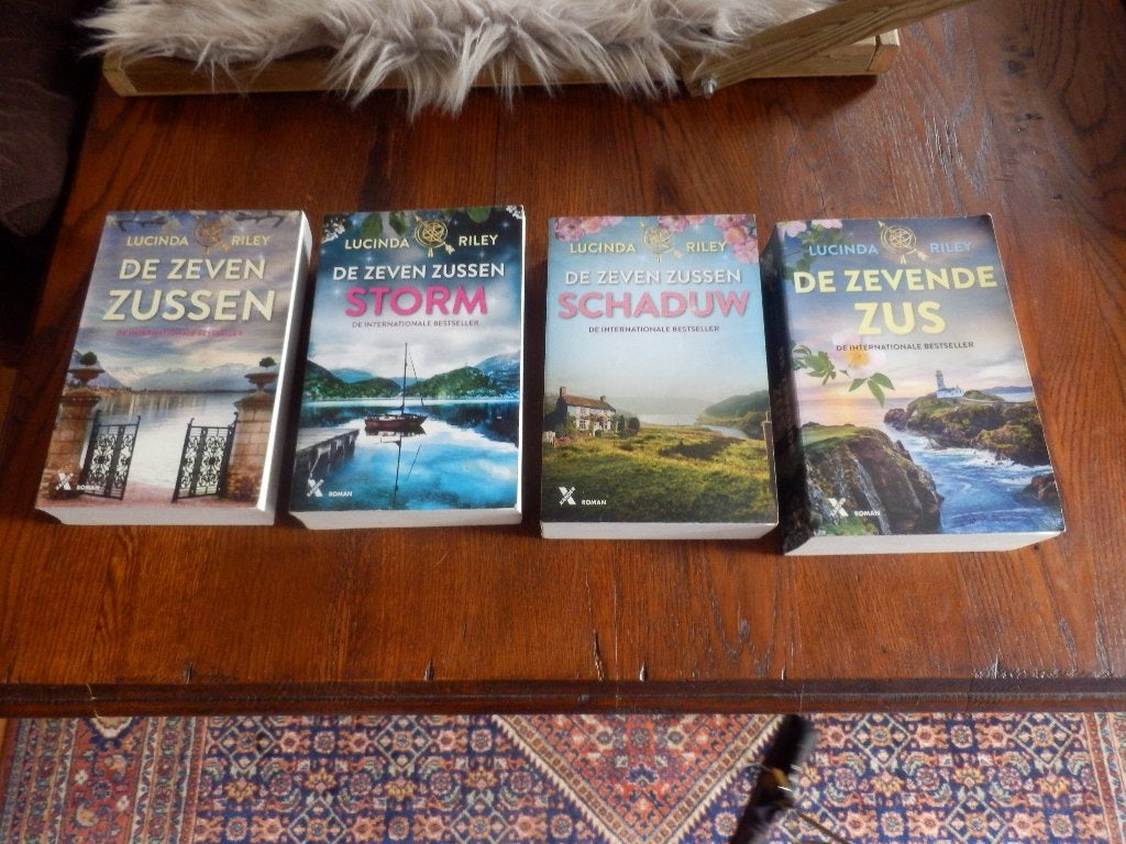 De zeven zussen 4 delen Deel 1 - 2  - 3 - 7  Lucinda  Riley., Boeken, Europa overig, Lucinda Riley, Ophalen of Verzenden, Zo goed als nieuw