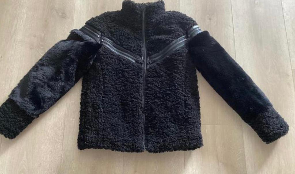 Jas zwart ‘bont’ maat 134/140 shoeby Nieuwstaat, Kinderen en Baby's, Kinderkleding | Maat 134, Ophalen of Verzenden, Zo goed als nieuw