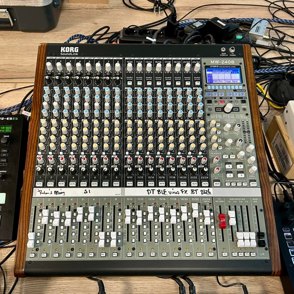 Korg MW-2408 mengtafel, Muziek en Instrumenten, Mengpanelen, Ophalen of Verzenden, Zo goed als nieuw, 20 kanalen of meer