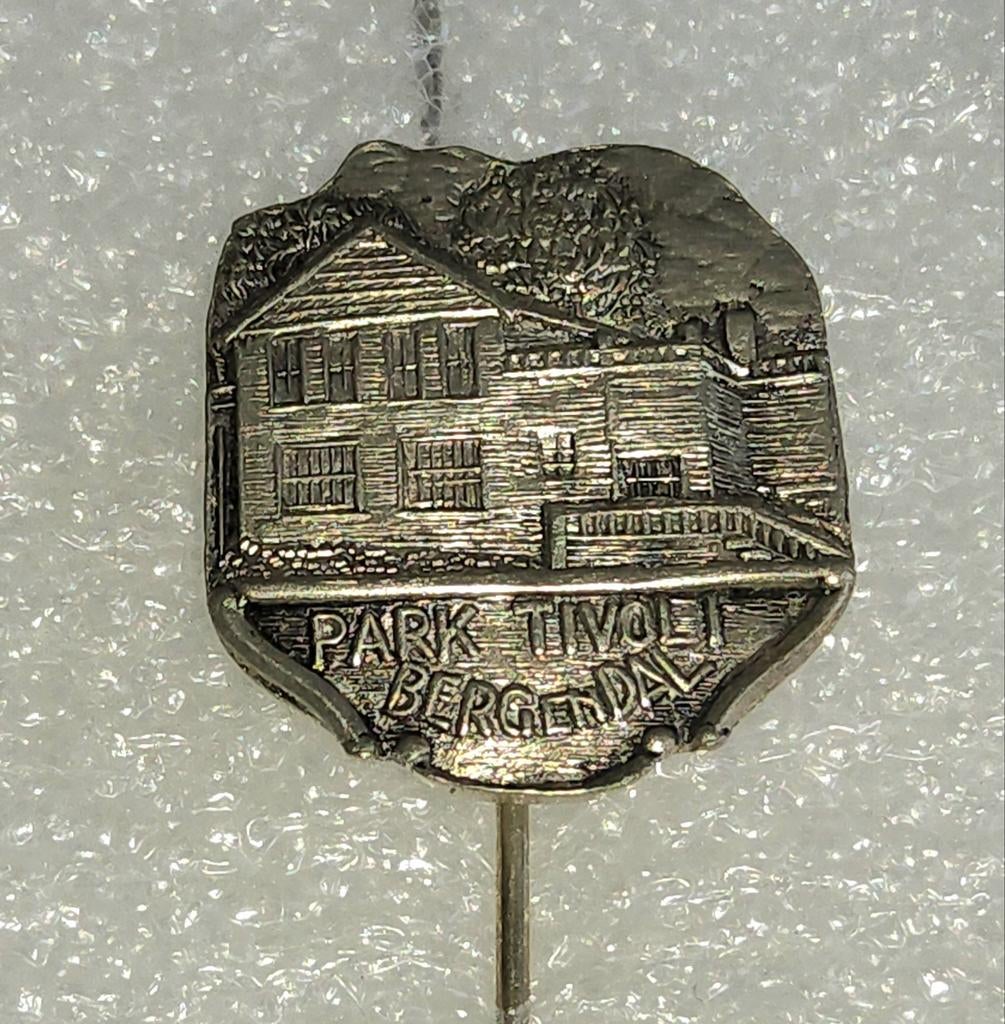 Vintage Speldje Park Tivoli Berg en Dal, Verzamelen, Speldjes, Pins en Buttons, Ophalen of Verzenden, Gebruikt, Stad of Land, Speldje of Pin