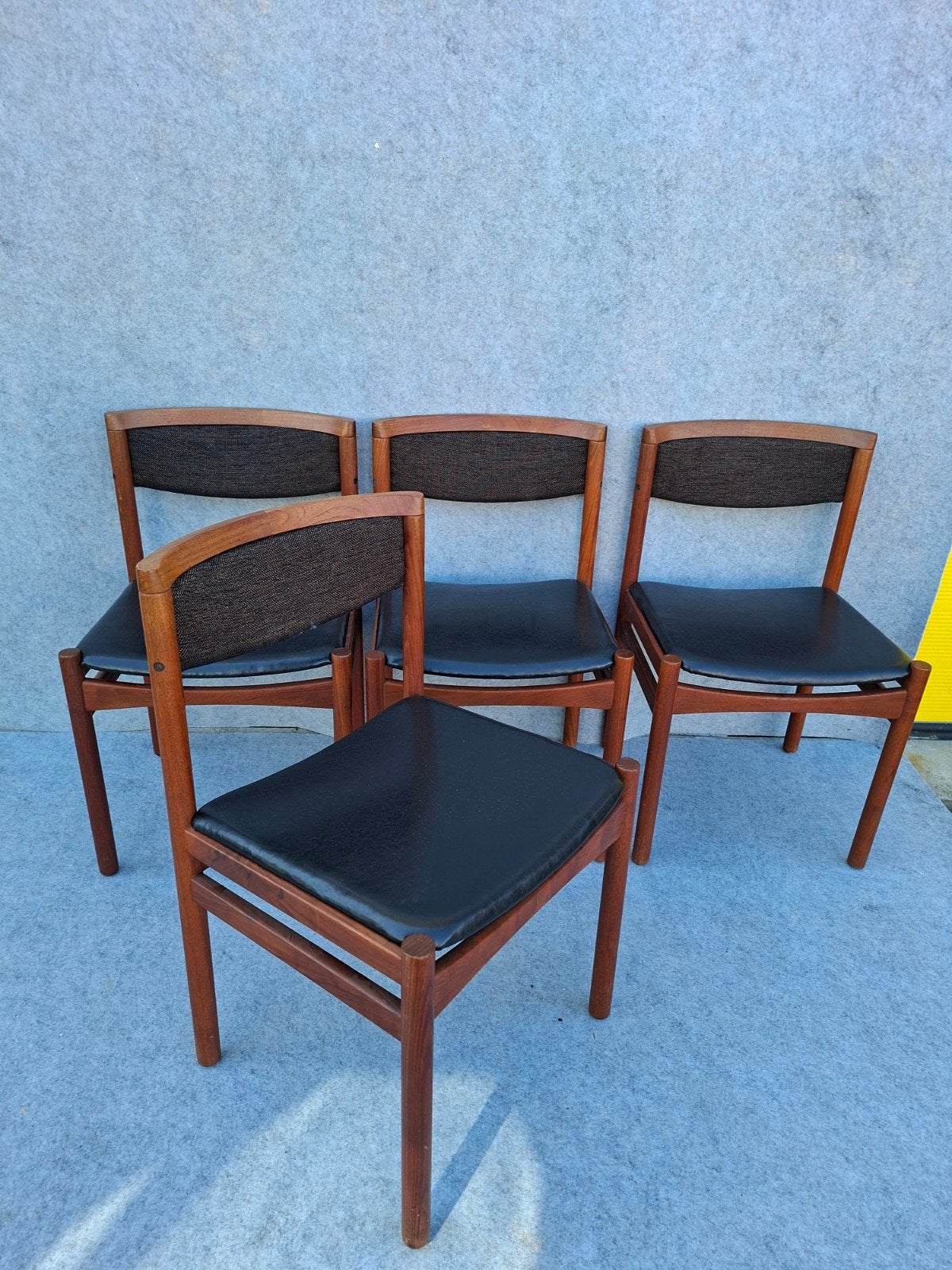 set van 4 Deense vintage stoelen, Huis en Inrichting, Gebruikt, Bruin, Deens, vintage stoelen, eetkamerstoelen,, Leer