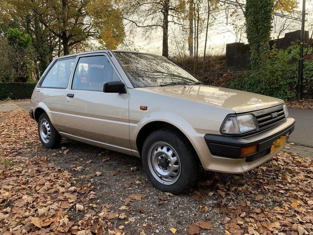 Toyota Starlet P7 onderdelen: motorkap, kleine delen, bak, Verzenden