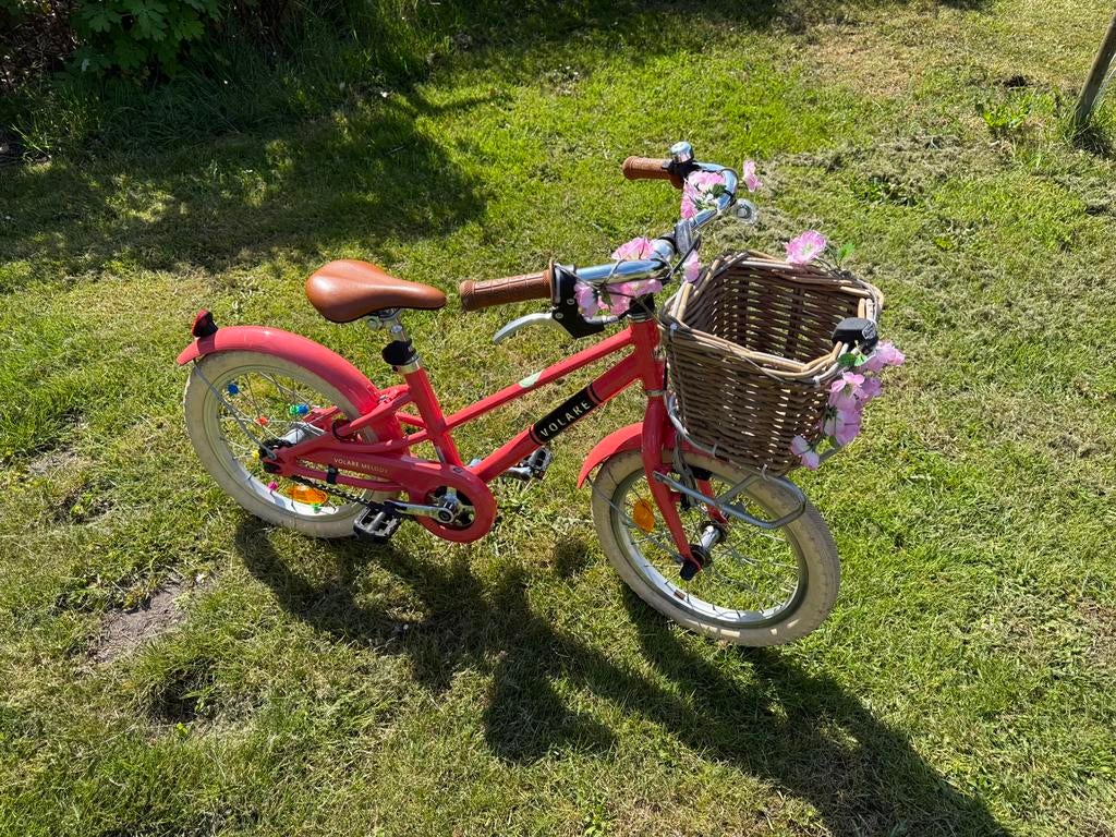 Volare | meisjes| 16inch | rose | bloemetjes | mandje, Fietsen en Brommers, Fietsen | Kinderfietsjes, Ophalen, Zo goed als nieuw