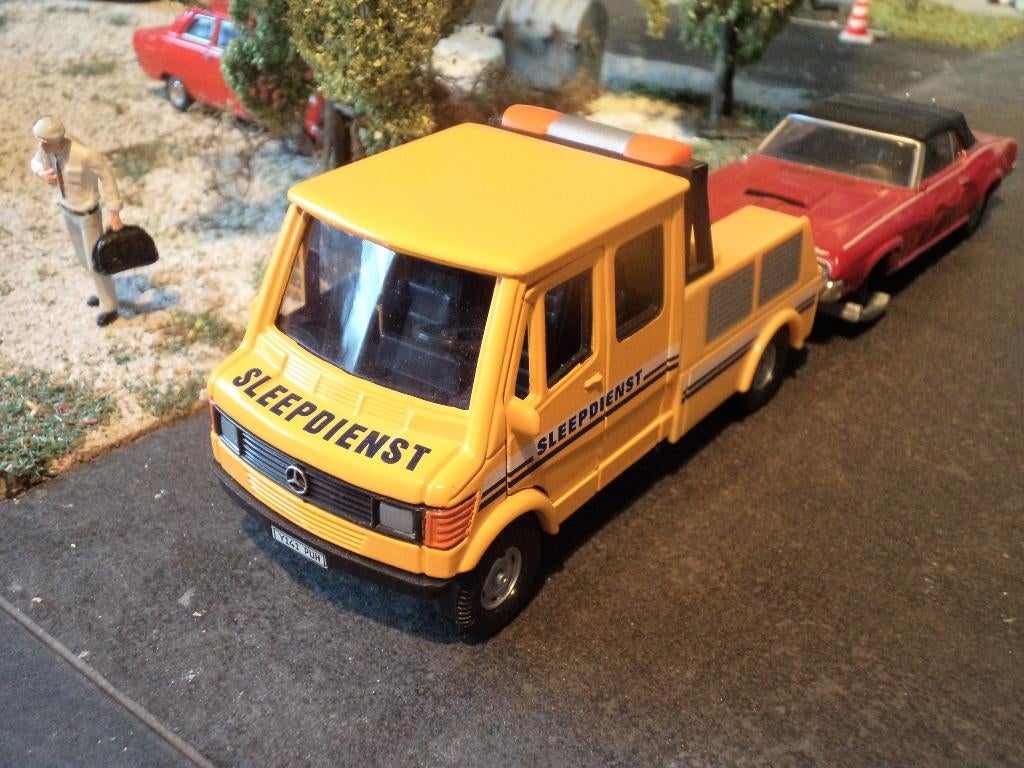1/43 Mercedes Benz 207 / 307 / 308 - Cararama sleepdienst, Hobby en Vrije tijd, Modelauto's | 1:43, Zo goed als nieuw, Auto, Overige merken