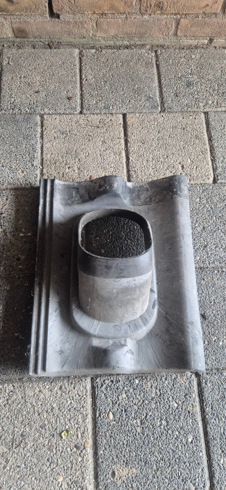 Dakpan met ontluchting - Gebruikt, goede staat, Gebruikt, Steen of Klei, Ophalen of Verzenden, Minder dan 5 m²