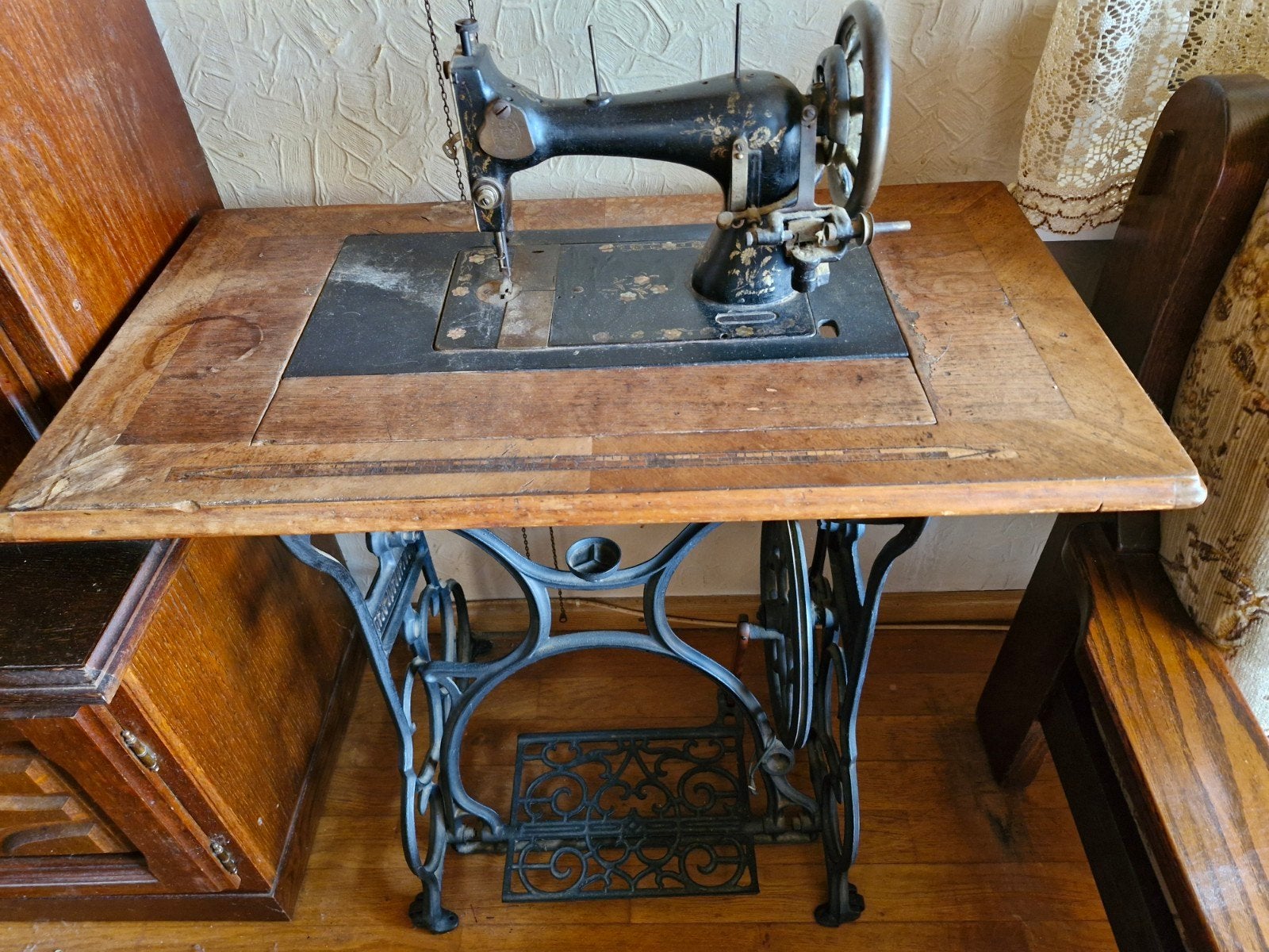 Antieke naaimachine, Ophalen