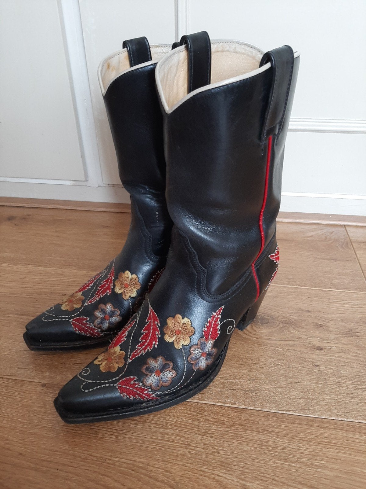 Zwarte Sendra cowboylaarzen met bloemenborduursel, Sendra, Zwart, Lage of Enkellaarzen, Ophalen of Verzenden