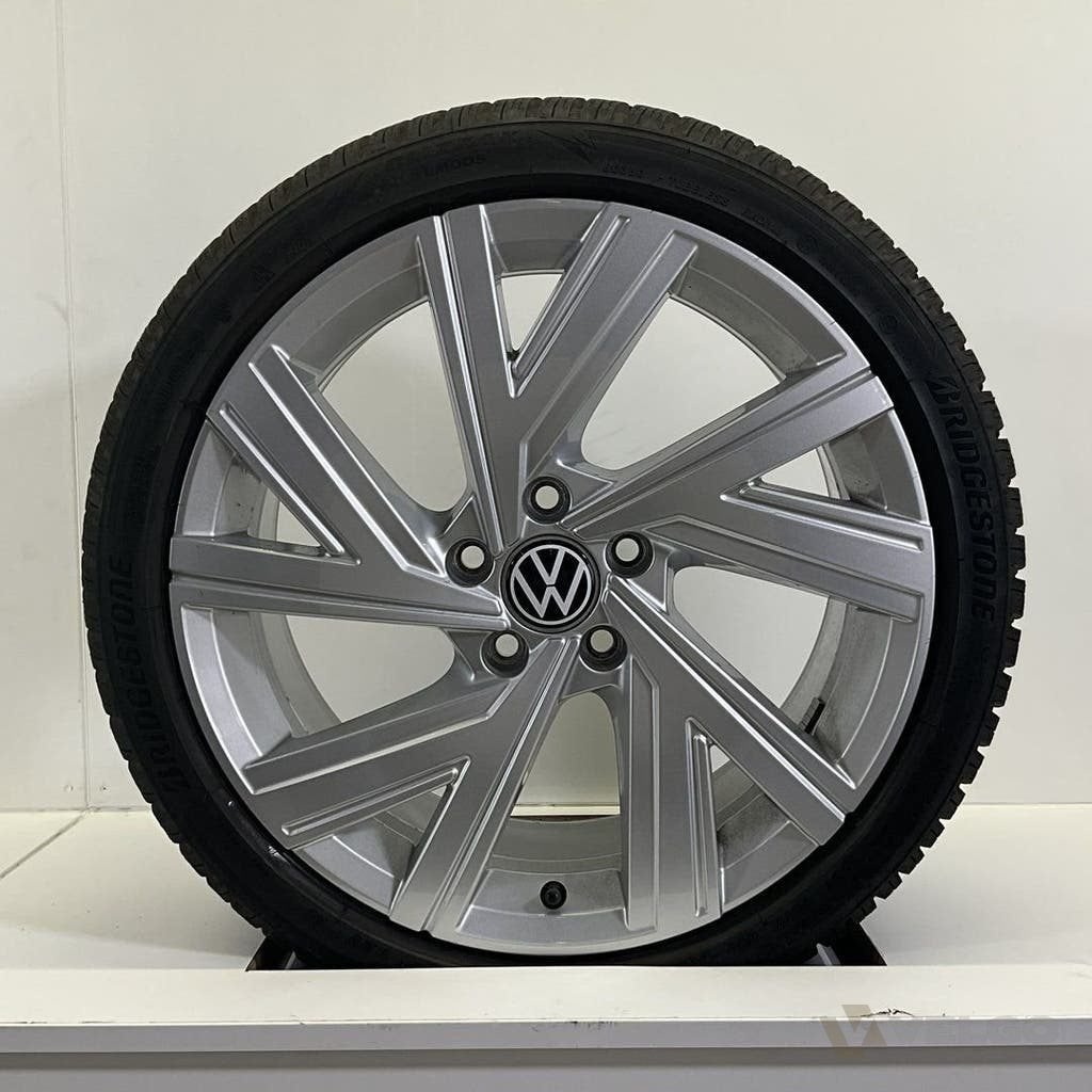 VOLKSWAGEN GOLF 8 VELGEN SET WINTERBANDEN 18 INCH, Auto-onderdelen, 18 inch, Gebruikt, Banden en Velgen, Info@velgo.nl