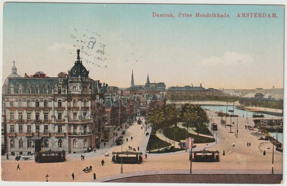 Amsterdam Damrak, Prins Hendrikkade levendig trams # 1915, Verzamelen, Ansichtkaarten | Nederland, Verzenden, Voor 1920, Gelopen