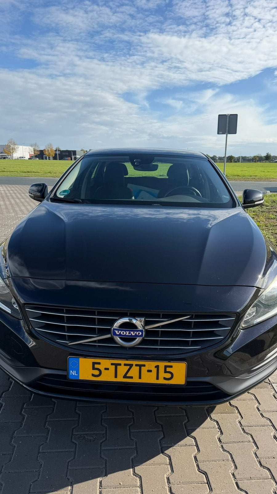 Volvo V60 1.6 D2 Momentum (2014) | Dealerondh.  | APK 06-27, Dealer onderhouden, Stof, 4 cilinders, Zwart