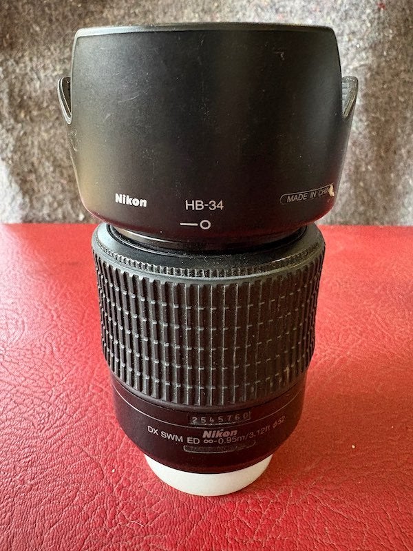 Nikon camerabody met 2 lenzen en statief, Gebruikt, Nikon Europe B.V.. 1181 VX Amstelveen- Nederland, Ophalen of Verzenden, Nikon