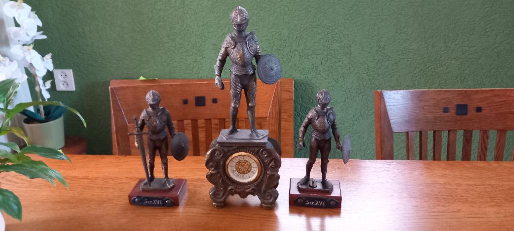 antieke bronzen ridderbeelden, Ophalen, Brons