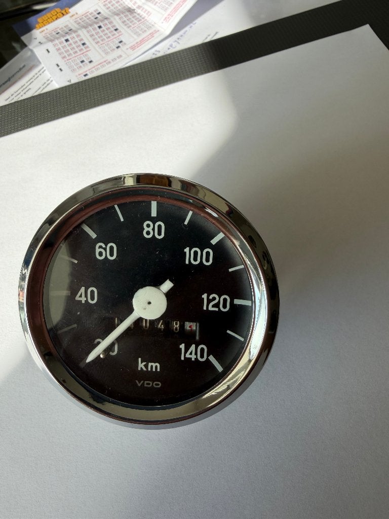 VDO teller 60mm tot 140 km voor in 50/100 huis als nieuw, Fietsen en Brommers, Brommeronderdelen | Zundapp, Ophalen of Verzenden