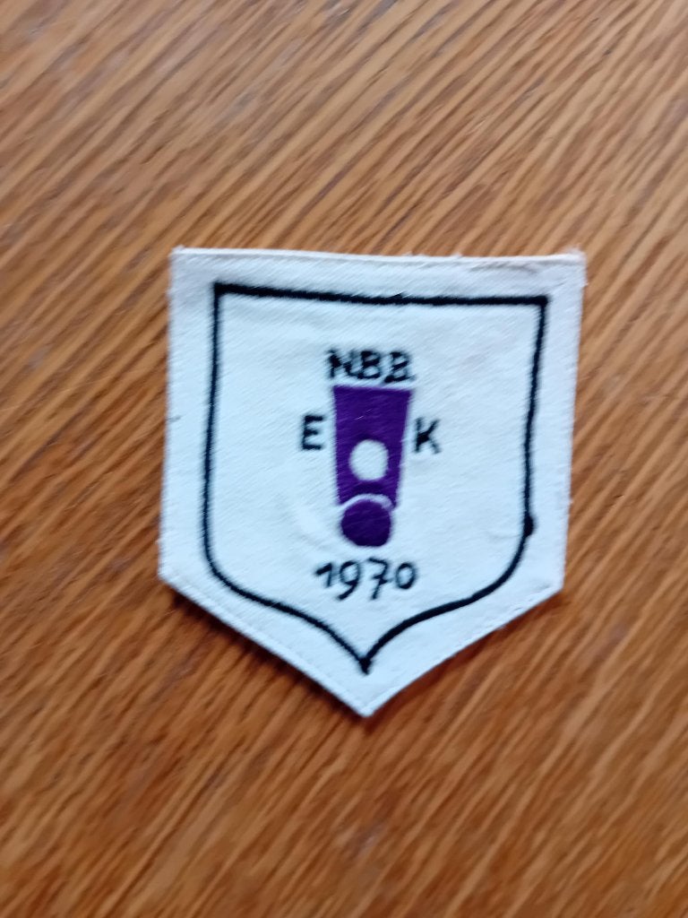 Badge Nederlands Biljart Bond EK 1970  - 9x10cm, Ophalen of Verzenden, Gebruikt, Overige binnenlandse clubs, Poster, Plaatje of Sticker