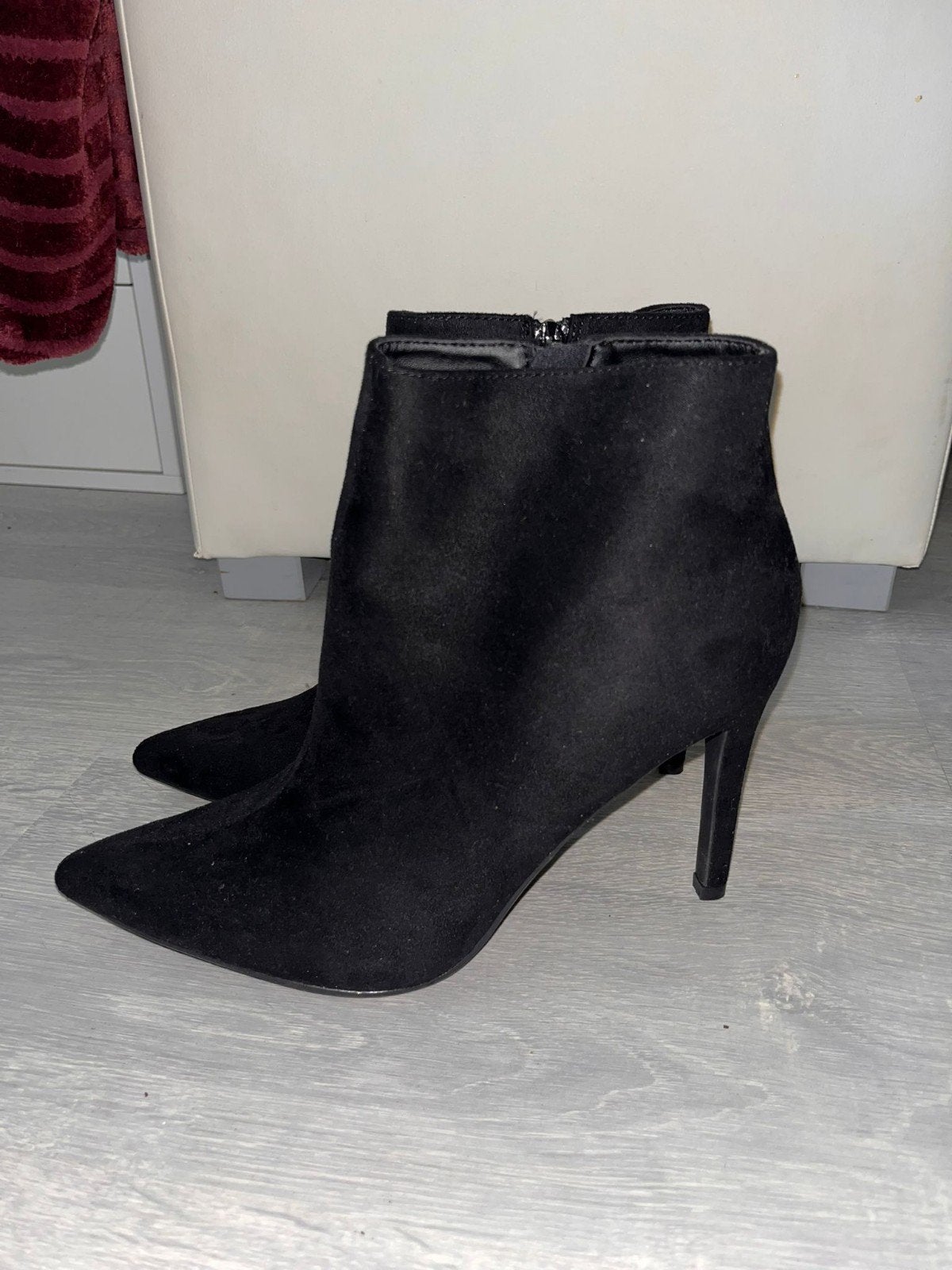 Zwarte suède enkellaarsjes met hoge hak, Kleding | Dames, Schoenen, Ophalen, Zwart, Lage of Enkellaarzen, Onbekend